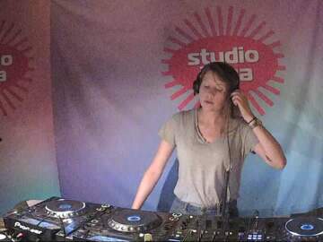 Charlotte de Witte – live bij Studio Brussel op Studio