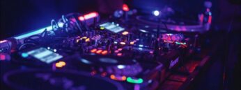 Max Minimal – Techno Bitch!