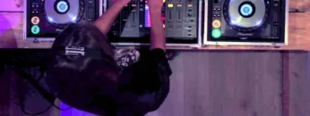 Chelina Manuhutu – Freak Music Live Set