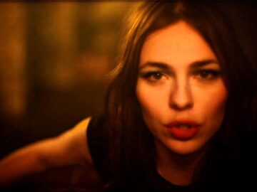 Nina Kraviz – Ghetto Kraviz (Official Music Video)