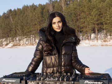 Korolova – Live @ Frozen Lake, Ukraine / 4K Melodic