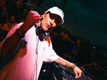 Bart Skils – Live 3 Hour NYE 2025 Sunrise Set